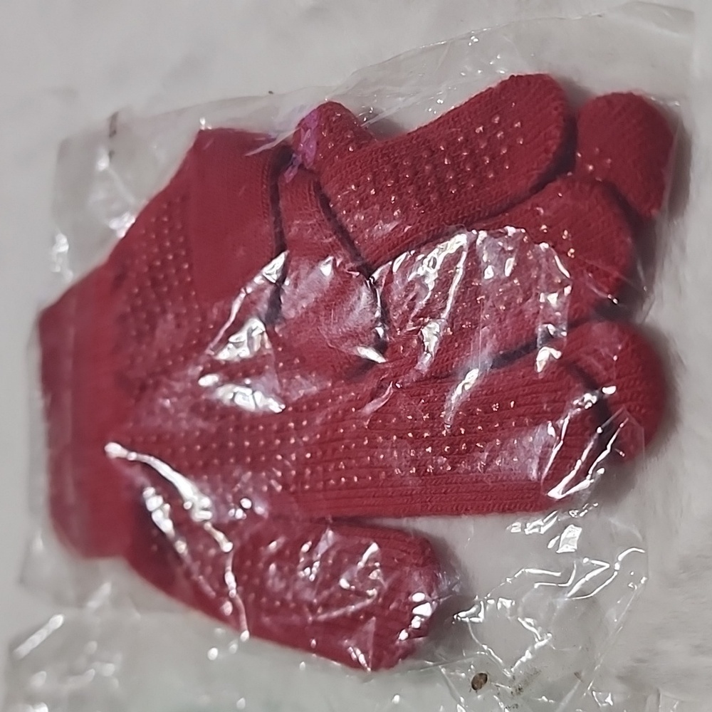 NEW IN PACKAGES  LADIES  GLOVES. - Picture 3 of 4